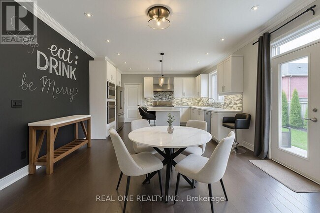 998 Wilbur Pipher Cir in Newmarket, ON - Building Photo - Building Photo