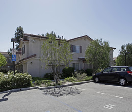 Hillview Apartments in Simi Valley, CA - Building Photo - Building Photo