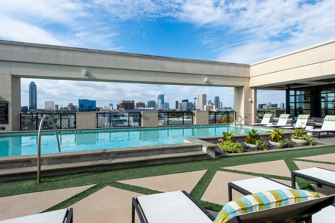 NOVEL River Oaks by Crescent Communities in Houston, TX - Building Photo