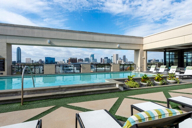 NOVEL River Oaks by Crescent Communities