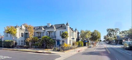 Chateau Des Roses in Venice, CA - Building Photo - Building Photo