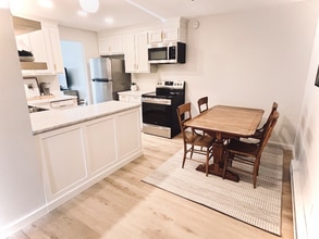 10925 Otsego St in Whitehouse, OH - Foto de edificio - Building Photo