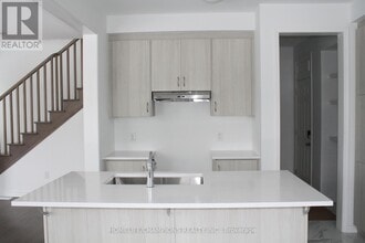 1371 Kerrydale Ave in Pickering, ON - Building Photo - Building Photo