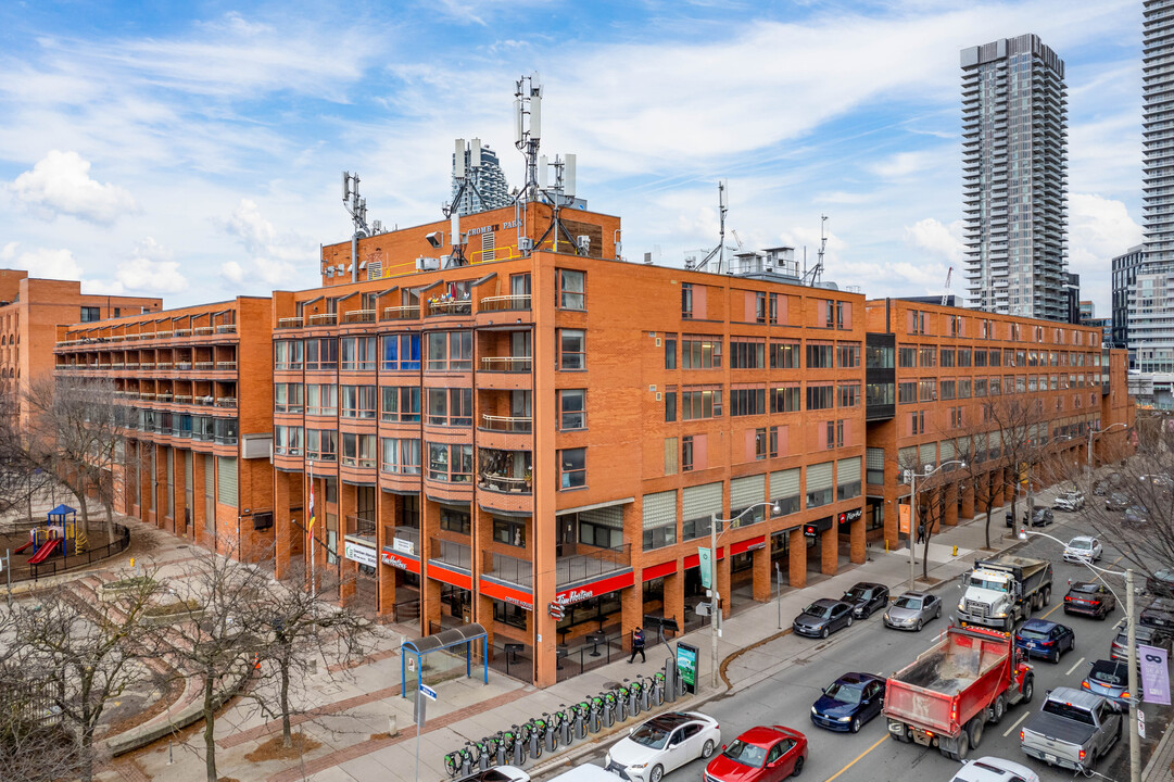 Crombie Park Apartments in Toronto, ON - Building Photo