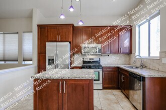 13593 W Desert Flower Dr in Goodyear, AZ - Building Photo - Building Photo