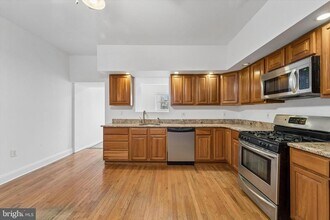 3452 Sunnyside Ave in Philadelphia, PA - Building Photo - Building Photo