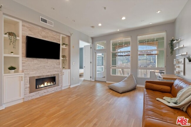 13020 Pacific Promenade in Los Angeles, CA - Building Photo - Building Photo