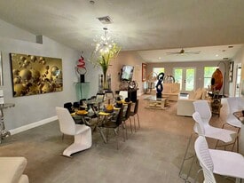 2450 SW Cameo Blvd in Port St. Lucie, FL - Building Photo