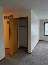 156 S Chester St, Unit 156 S. Chester St. in West Jefferson, OH - Building Photo - Building Photo