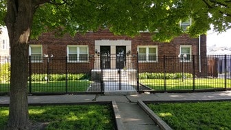 851 E 84th St, Unit 2 in Chicago, IL - Building Photo