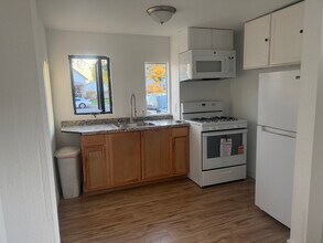 29 E 2nd Ave, Unit C in Kennewick, WA - Building Photo - Building Photo