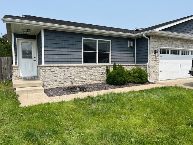 property at 1203 Hawthorn Ct