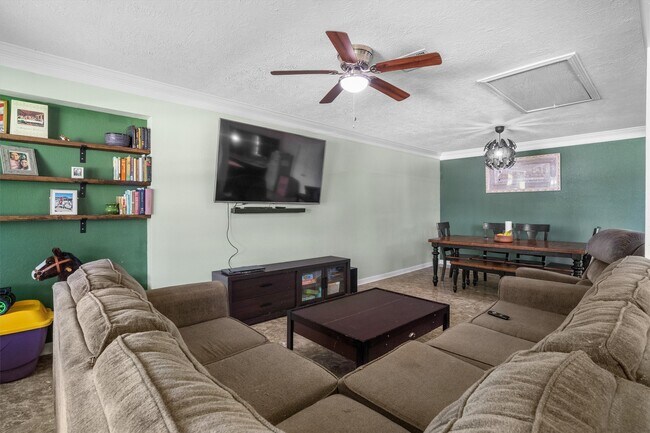 property at 811 Globe St