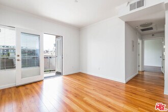 1025 Dewey Ave in Los Angeles, CA - Building Photo - Building Photo