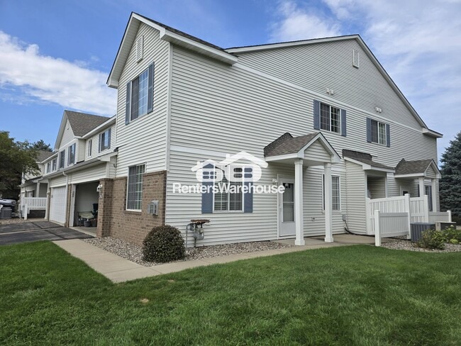 1945 Mockingbird Ave in Shakopee, MN - Building Photo - Building Photo