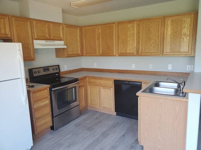 1612 E Coeur D Alene Ave in Post Falls, ID - Building Photo - Building Photo