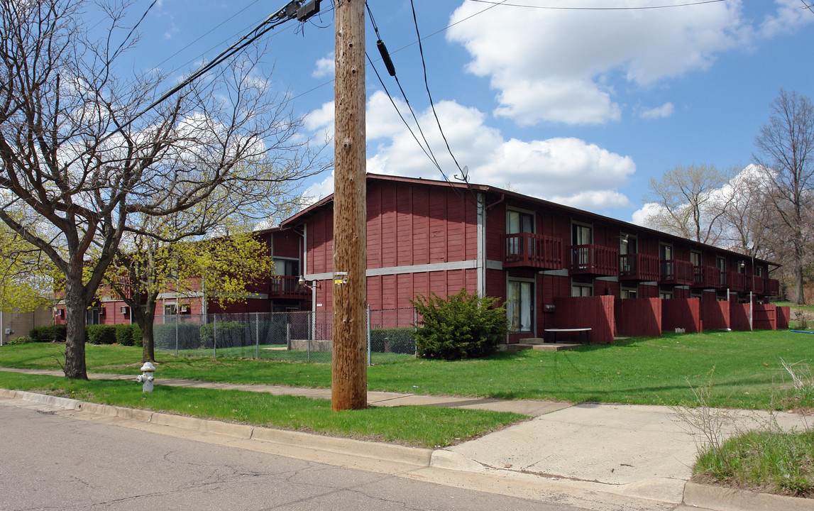 1015-1019 Derbydale Rd in Akron, OH - Building Photo