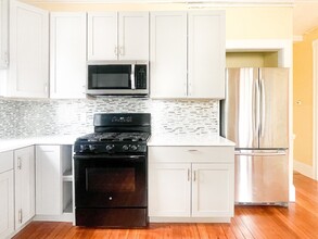 381 Centre St in Boston, MA - Building Photo - Building Photo