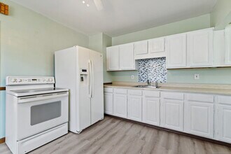 73 Allen St in Windsor, CT - Building Photo - Building Photo