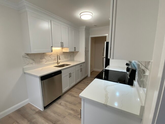 90 Heritage Vlg in Southbury, CT - Building Photo - Building Photo