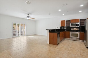 2512 SW 14th Ave in Fort Lauderdale, FL - Building Photo - Building Photo