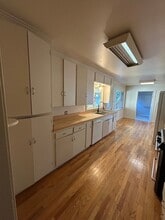 1015 Monterey St in Hollister, CA - Foto de edificio - Building Photo