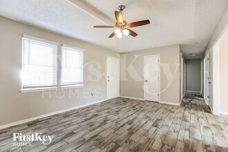 410 SE Crescent St in Lee's Summit, MO - Building Photo - Building Photo