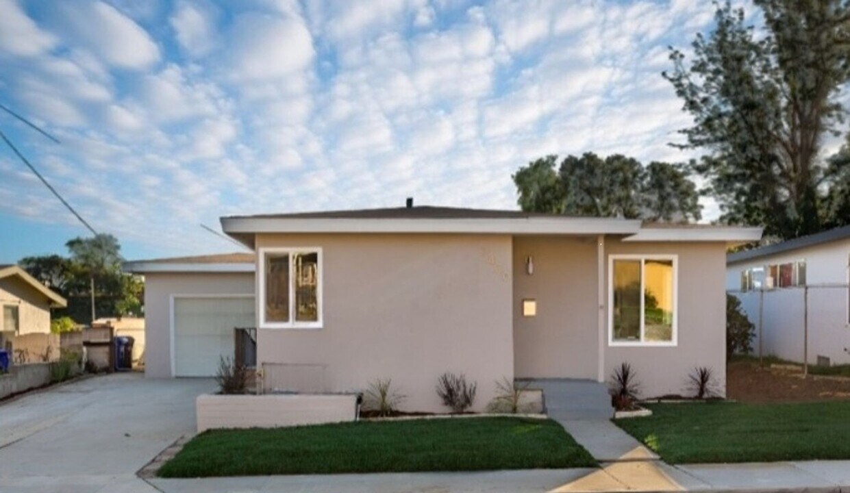 2430 Calle Quebrada in San Diego, CA - Building Photo