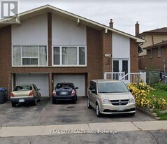 7706 Wildfern Dr in Mississauga, ON - Building Photo