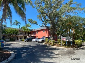 100 SW 10th St in Fort Lauderdale, FL - Building Photo - Interior Photo