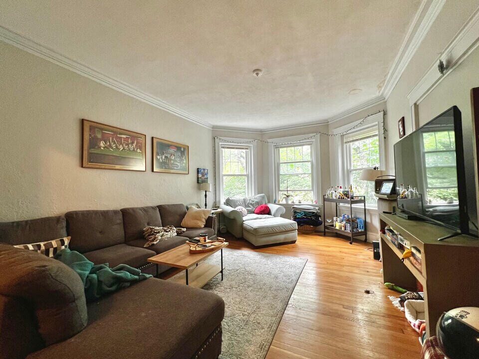 164 Thorndike St, Unit 2 in Brookline, MA - Building Photo