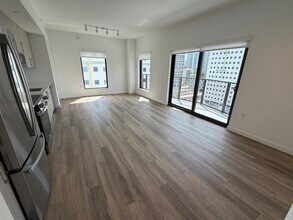 425 NW 6th St, Unit B1 in Miami, FL - Foto de edificio - Building Photo