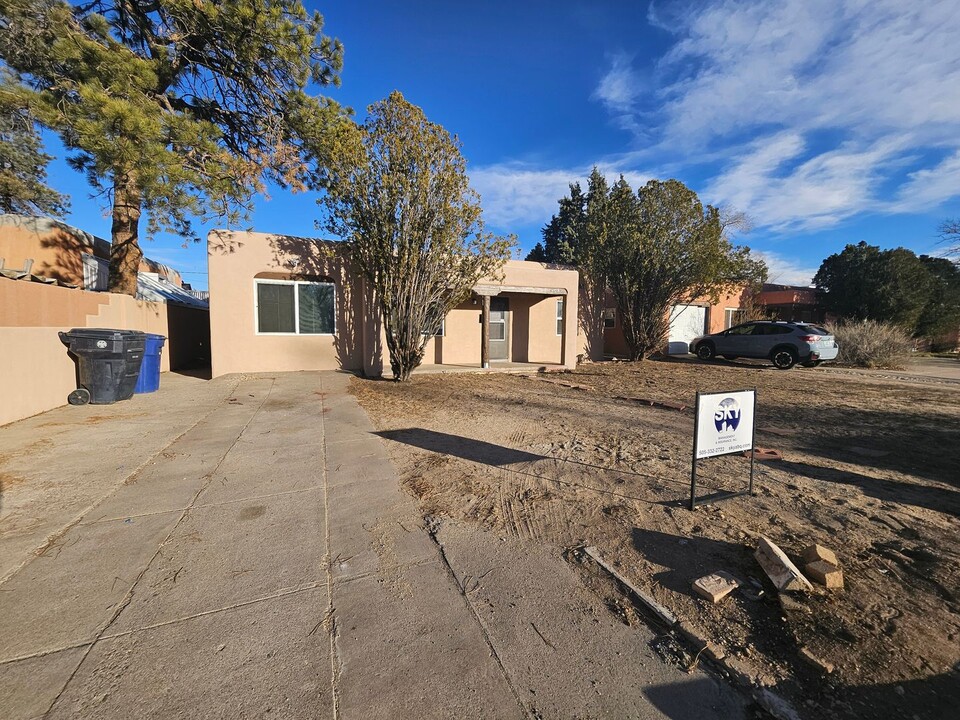 1216 Columbia Dr NE in Albuquerque, NM - Building Photo