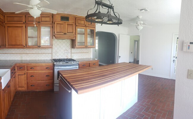 612 NW 36th Terrace in Oklahoma City, OK - Building Photo - Building Photo