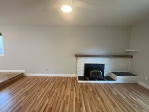 125 Waterglen Cir in Sacramento, CA - Building Photo - Building Photo