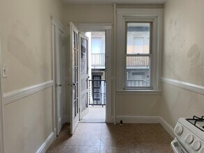 4 Vinal St, Unit 10 in Boston, MA - Foto de edificio - Building Photo