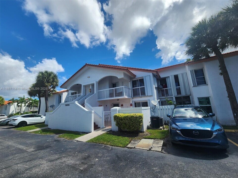 7655 SW 153rd Ct in Miami, FL - Building Photo