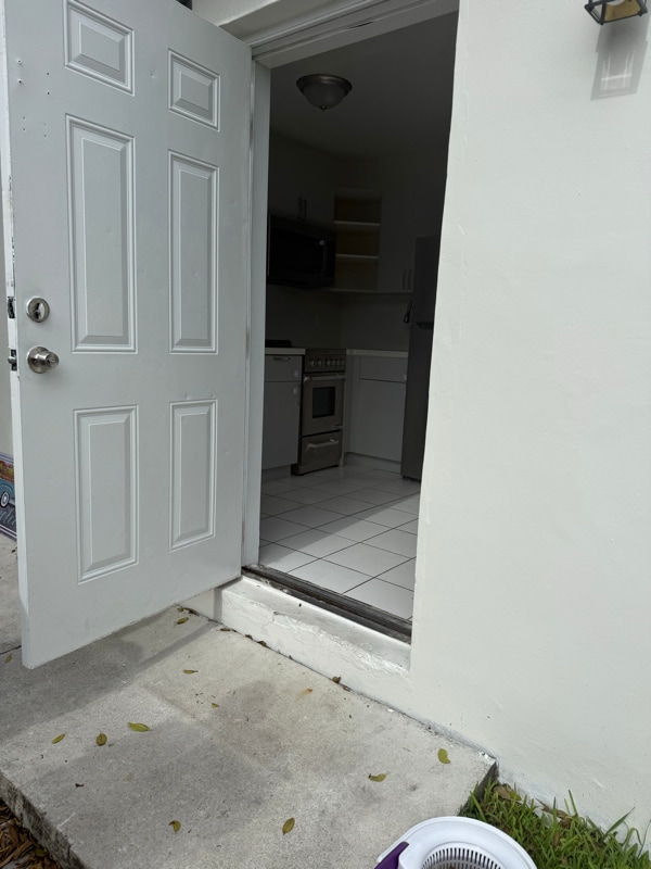 25 NW 48th Pl
