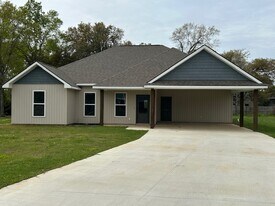 332 Silverstone Cir in Ponchatoula, LA - Building Photo