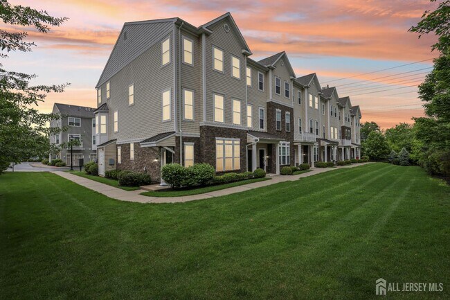 1525 Hudson Cir in Highland Park, NJ - Building Photo - Building Photo