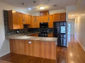 633 E Bowen Ave in Chicago, IL - Building Photo - Building Photo