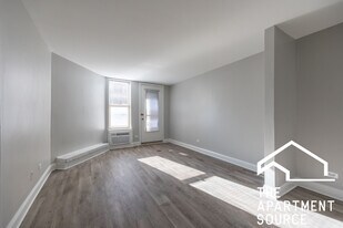 744 W Gordon Terrace in Chicago, IL - Building Photo