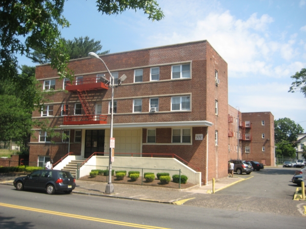 Broadway Gardens in Paterson, NJ - Building Photo - Building Photo