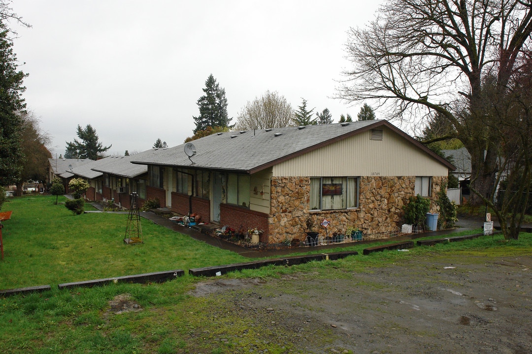 10705 NE Fremont St in Portland, OR - Building Photo