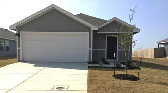 914 Indian Wy in Seguin, TX - Building Photo