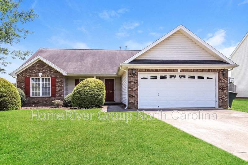 2734 Assembly Rd in Greensboro, NC - Building Photo