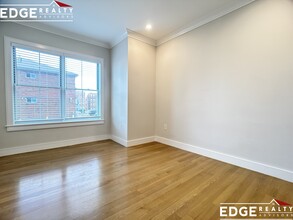 13 Greylock Rd in Boston, MA - Foto de edificio - Building Photo