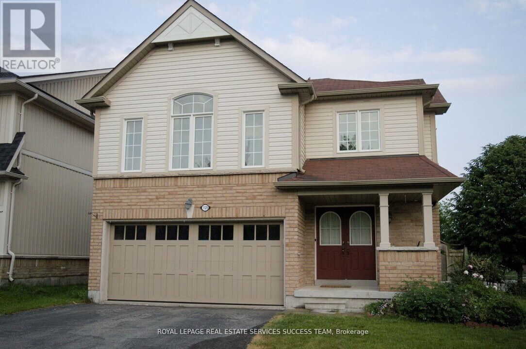 1129 Beneford Rd in Oshawa, ON - Building Photo