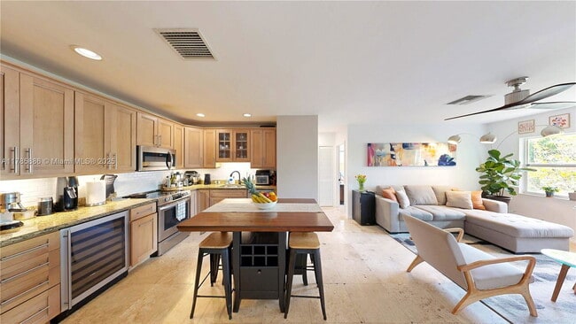530 NE 15th Ct in Fort Lauderdale, FL - Foto de edificio - Building Photo
