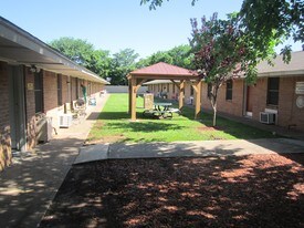 Sunrise Suites in Irving, TX - Building Photo